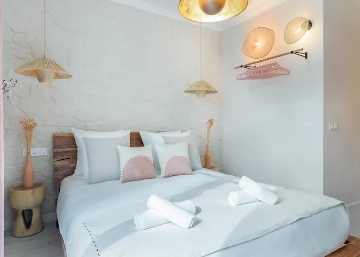 Pink & Wood Cocoon