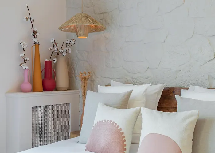 Pink & Wood Cocoon