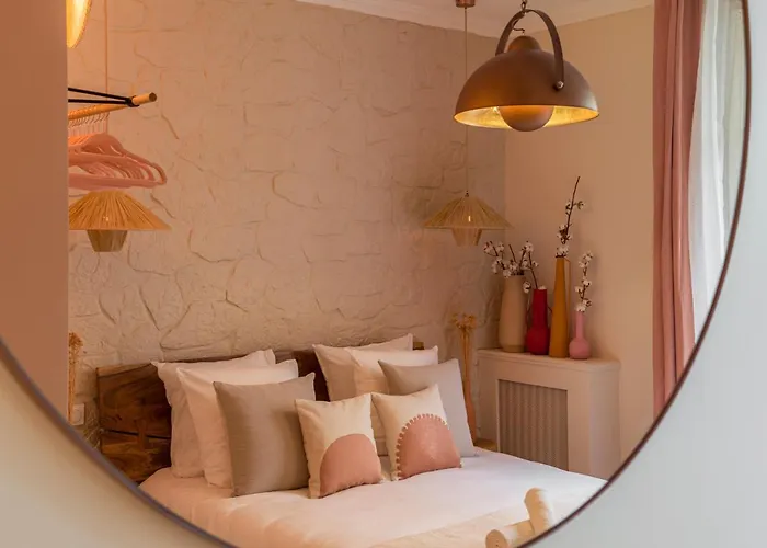 Pink & Wood Cocoon Apartament