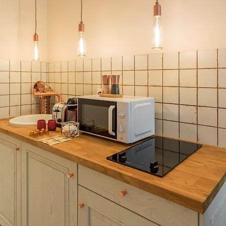 Pink & Wood Cocoon Apartment *