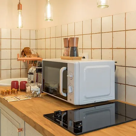 Pink & Wood Cocoon Apartment *