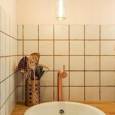 Apartment Pink & Wood Cocoon