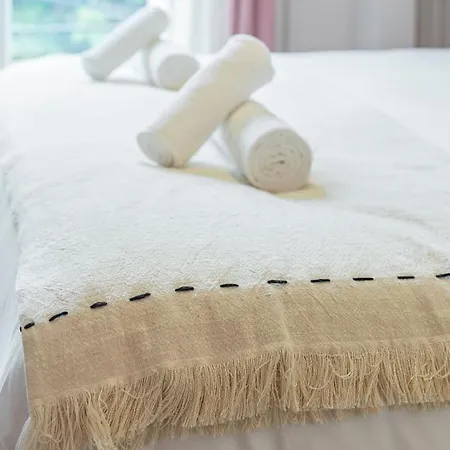 Pink & Wood Cocoon Paříž